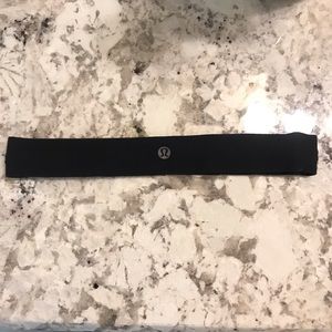 black Lululemon headband
